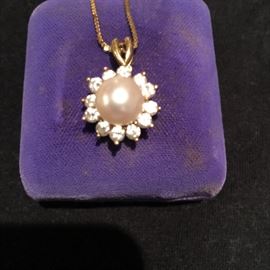 14kt gold necklace with diamonds