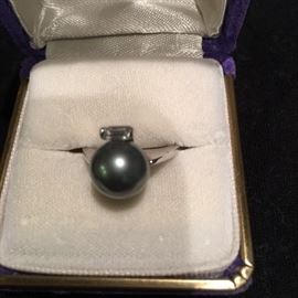 14kt gold ring with diamond and pearl 
