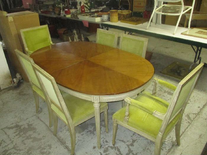 Kindel dining room table, 6 chairs and three leaves