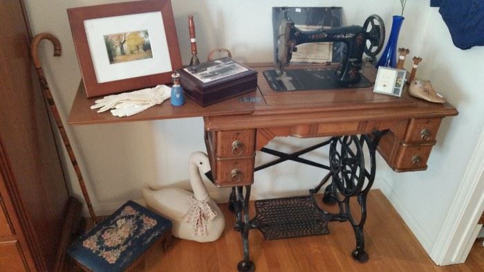 Antique 1890's Davis Sewing Machine.