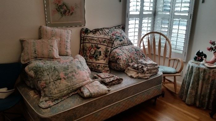 Tons of linens, bedding, blankets, towels, quilts & more.  Nice twin bed.