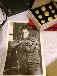 Randy Travis Signed Photo, Braves Buttons