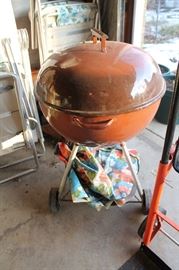 Vintage Weber kettle grill, 22-inch, brown