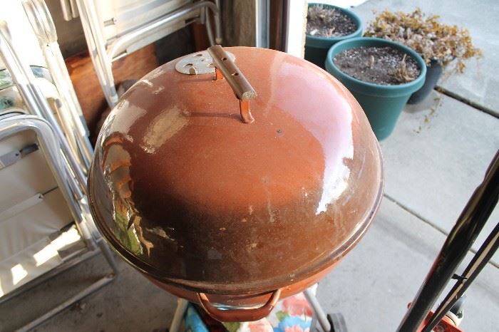 Vintage Weber kettle grill, 22-inch, brown