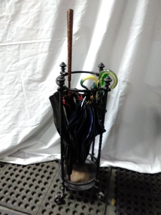 Vintage Metal Umbrella Stand & 4 Umbrellas  https://www.ctbids.com/#!/description/share/6028