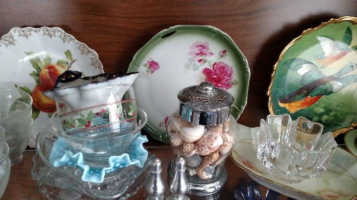 Lots of small antiques.  Fenton. Royal Doulton. Nippon  etc.  