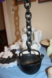 Great smelting pot with chain