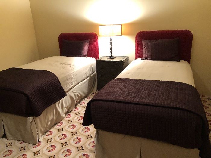 twin size beds and bedding