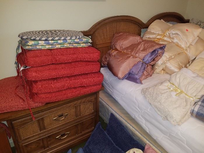 Full size bed, matching bedside table (matching dresser available), & lots of linens. 