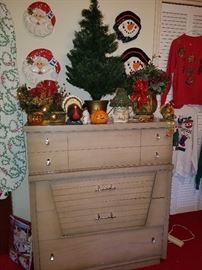 Retro chest of drawers (part of set), Christmas ceramic burner covers set, and other décor.