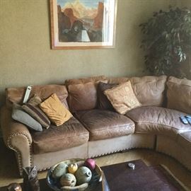LEATHER SECTIONAL