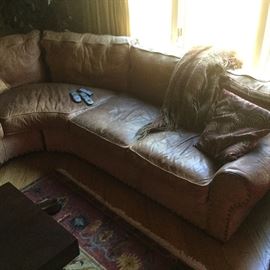 LEATHER SECTIONAL 