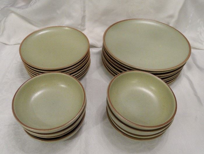 Poppytrail "Tempo" dinnerware, by Metlox.  Service for 8, plus serving pieces.  Excellent condition!