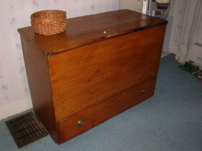 Six board chest with bottom drawer