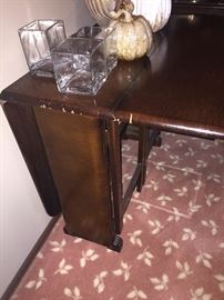 side view of the drop leaf table