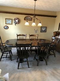S. Bent & Sons Table with 6 chairs/2 leaves