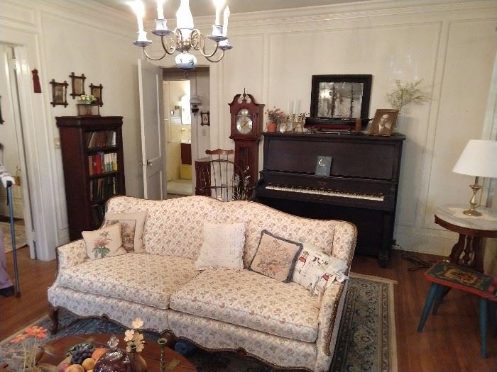 Doesn't that sofa just draw you in?  That and a good bang on the piano will make for a lovely, relaxing weekend. 