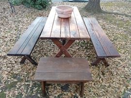 Set rite cheer, grab a pig's foot and a bottle o' beer! Spring and summer are right around the corner and you DO want to be the fist on the block to have a well made wooden barbecue table, with matching benches. 