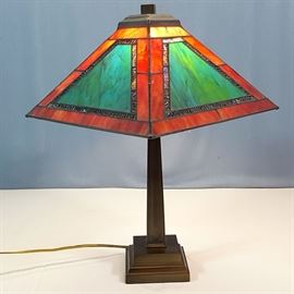 Lighting Stained Glass Pyramid Shade Arts Crafts Style Table Lamp