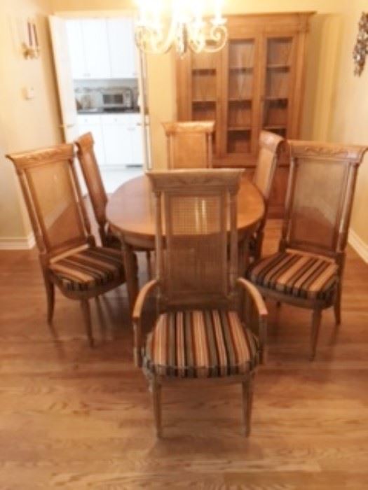 52. Thomasville Dining Table with 6 Chair Leaves