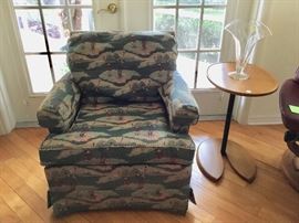 Chair with golf motif, vintage Blenko vase, Stressless ellipse side table (retail $495 each) x 4