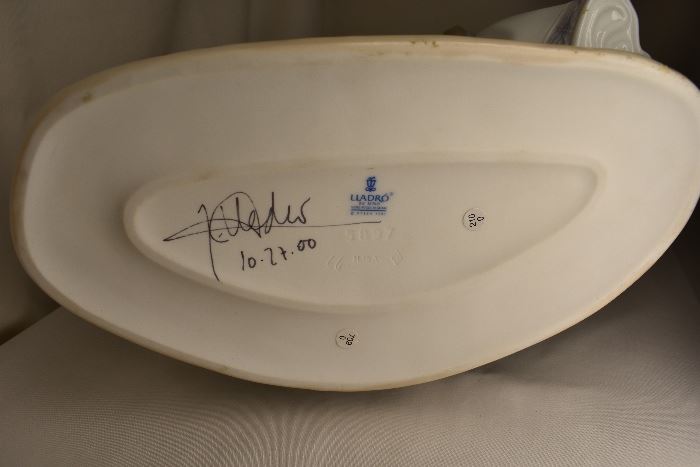 Signed Bottom of Lladro Trimming The Tree  05897