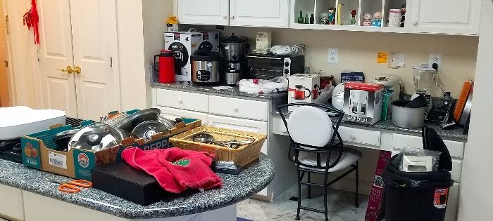 Many kitchen items, new KEURIG in box