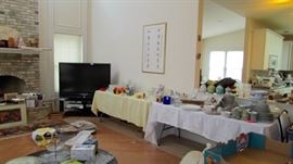 Many smalls, frames, china, odds and ends