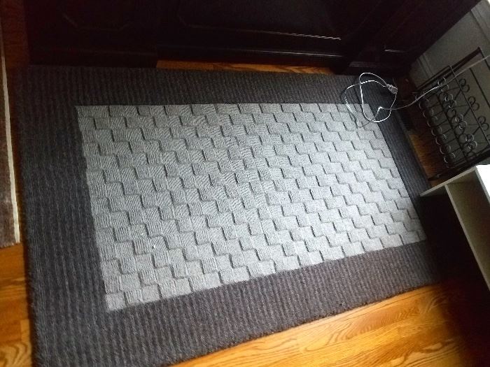 Gray and brown acrylic area rug, approx 3 x 5