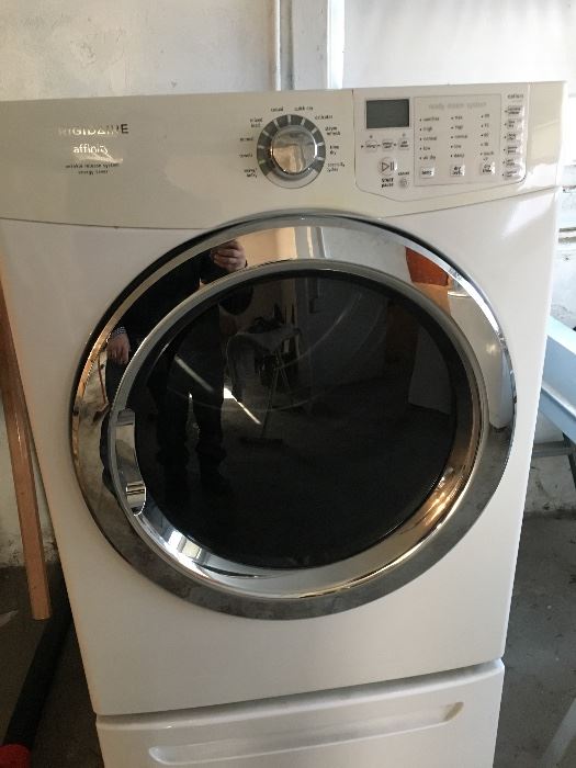 Very nice and new Dryer with Drawer