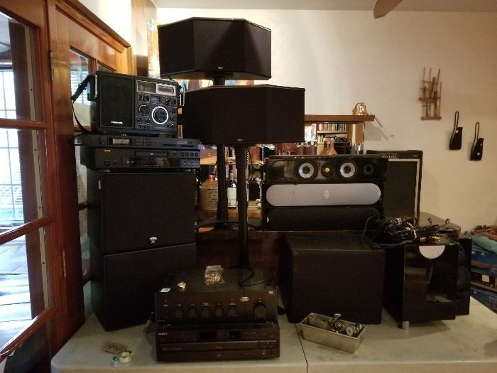 Klipsch stereo equipment  6 pieces