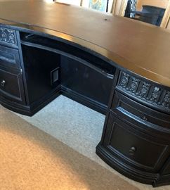 Kidney Shaped Desk that is finished on all sides
