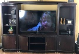 Broyhill Entertainment Unit
TELEVISION NOT FOR SALE!