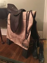 Courbette English Saddle