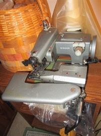 Singer Industrial Sewing Machine for sewing carpets, canvas, leather and curtains
