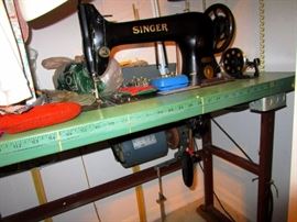 Singer Electric Sewing Machine & Table