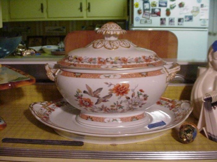Mottahedeh covered tureen