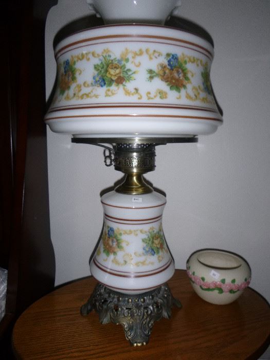 Porcelain table lamp, excellent condition