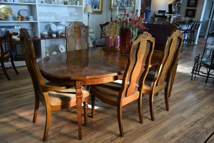 dining room set/6 chairs