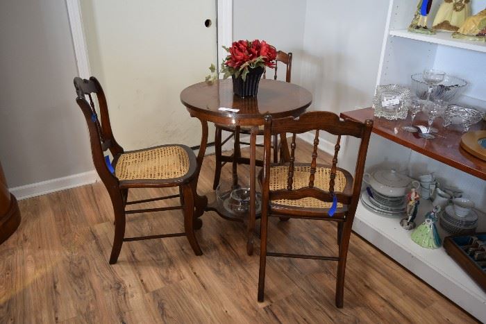 wood table w/chairs