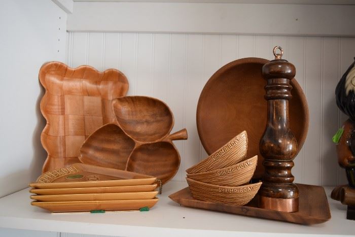 wood trays/bowls etc