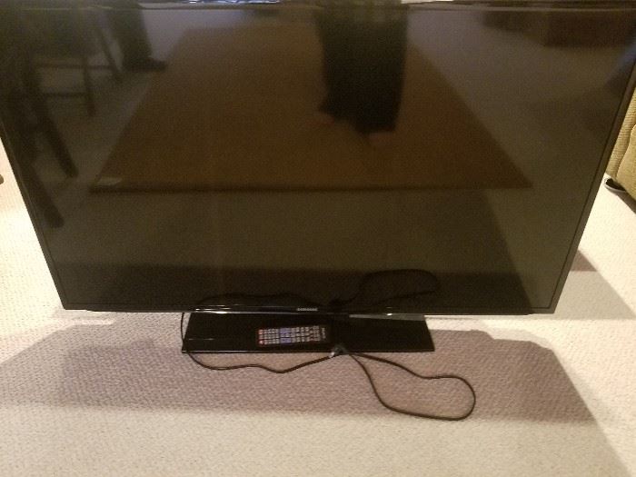 Large flat screen tv- one of several available