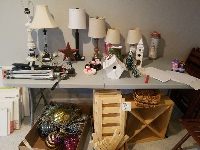 MAny table lamps, Christmas decorations, bird houses