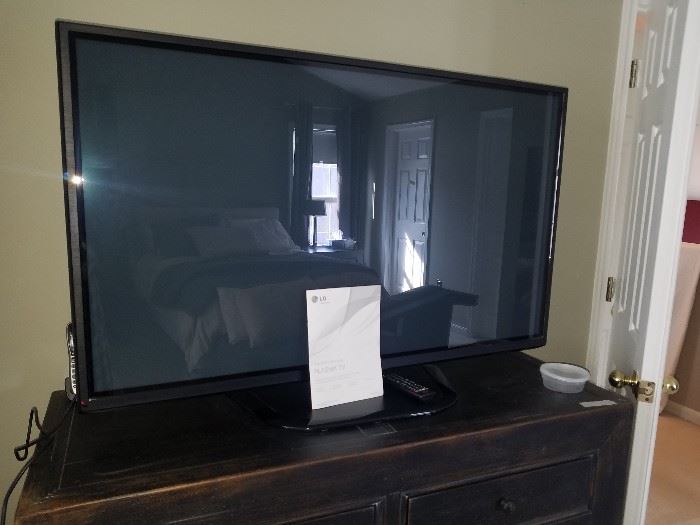 LARGE flat screen tv