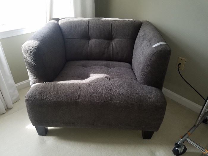 Sturdy grey flannel lounge chair