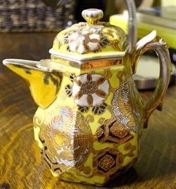 This is such an attractive teapot.