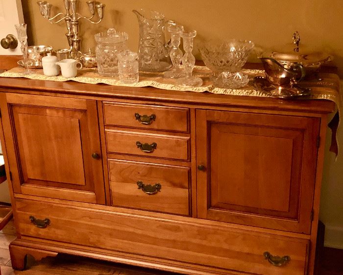 Neat sideboard or buffet/credenza