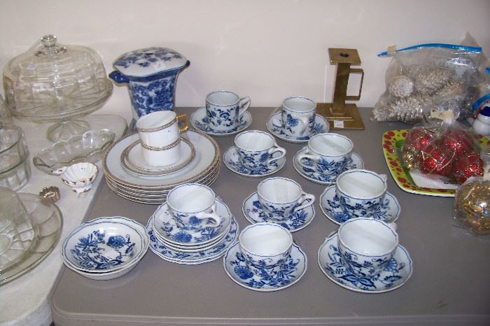 Extra Blue Danube cups and saucers