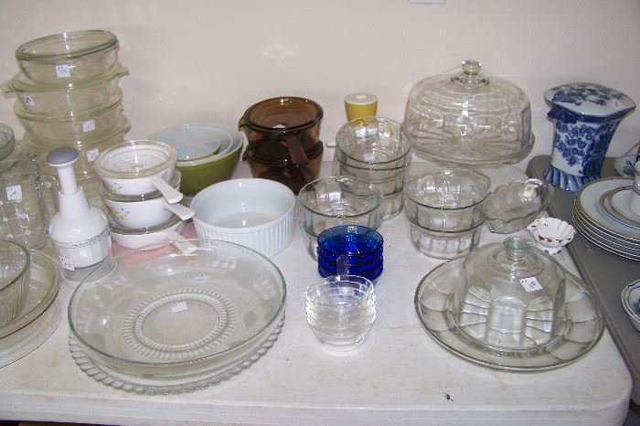 Miscellaneous kitchen items - in the garage