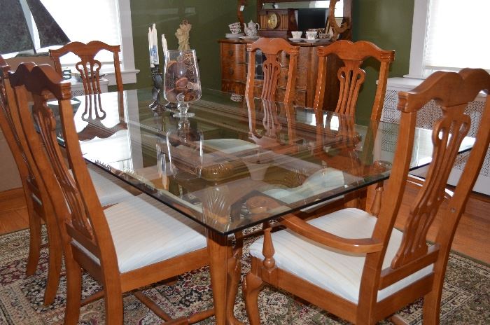 Traditional Glass Top Dining Table with Maple 